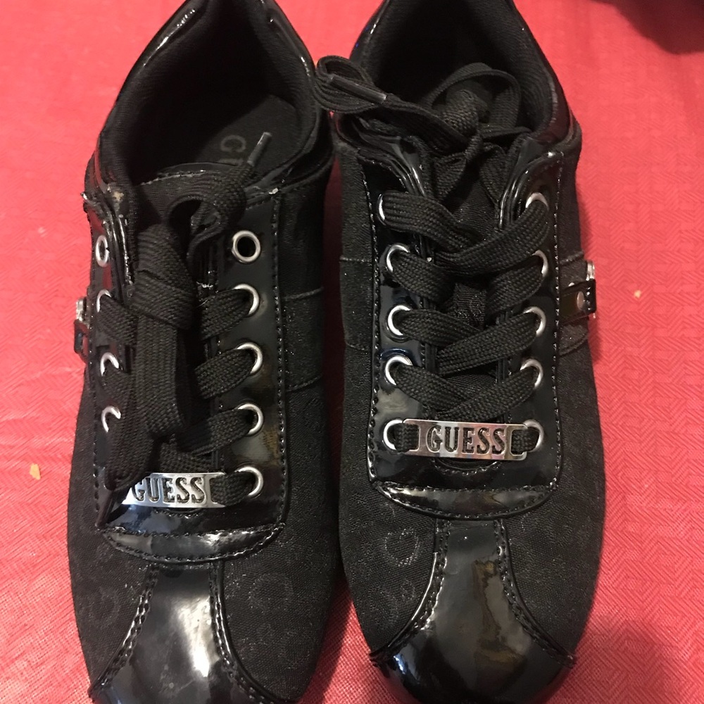 Authentic guess sneakers